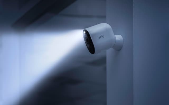 Arlo Ultra 2 4K trådløst sikkerhedskamera (3-pak, hvid)