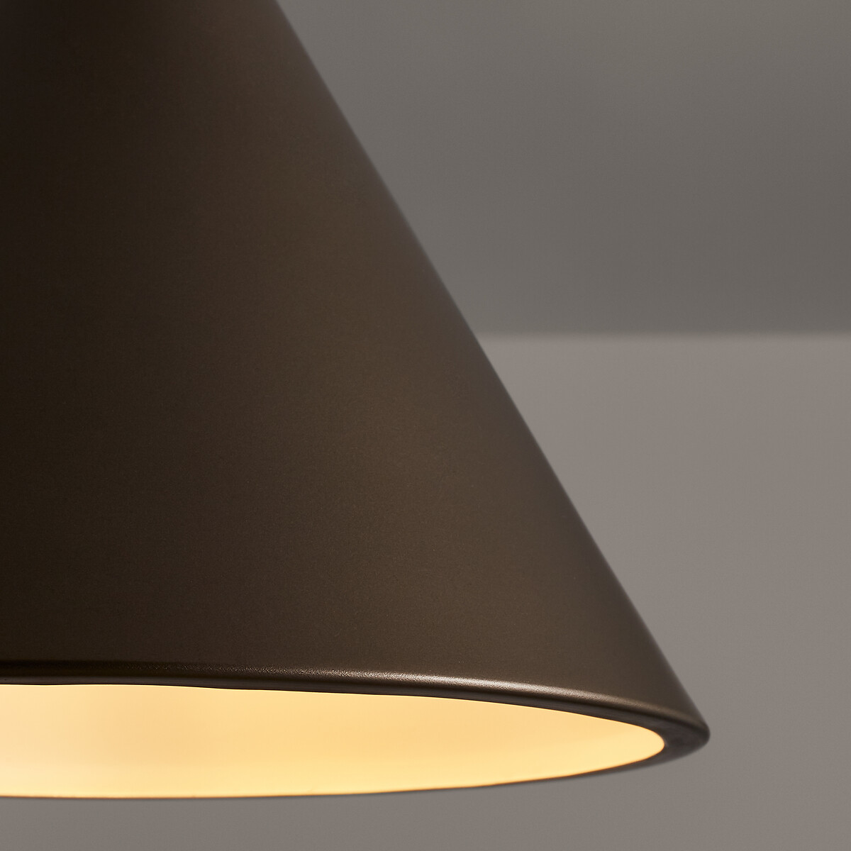 AM.PM<br>Luminária pendente cônica com 19 cm de diâmetro, Moke