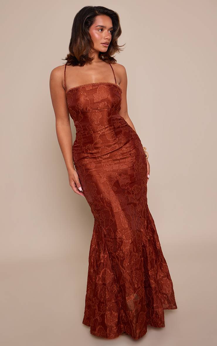 Châtaigne Robe Maxi Texturée À Dos Lacé