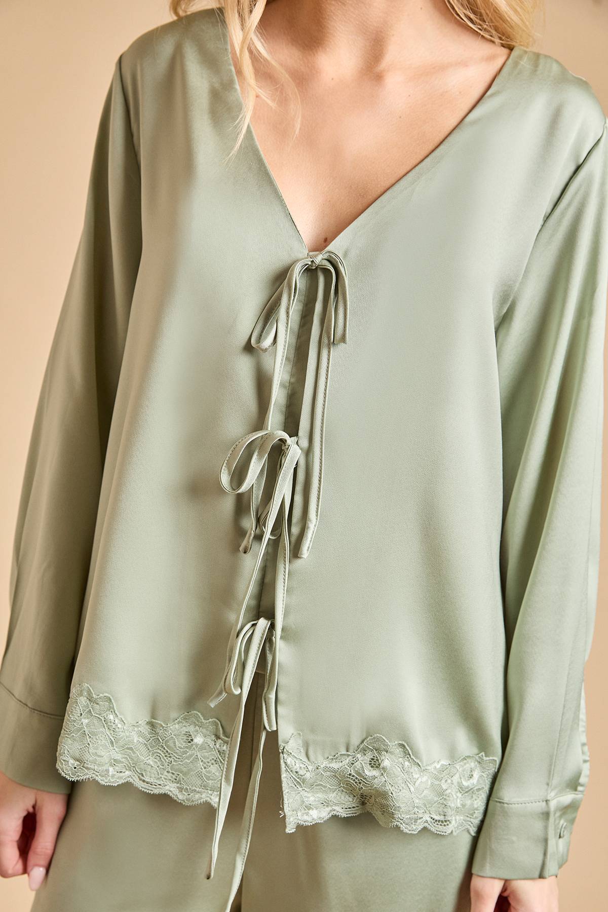 Oasis Ensemble Pyjama Satiné Coupe Large avec Bordure en Dentelle