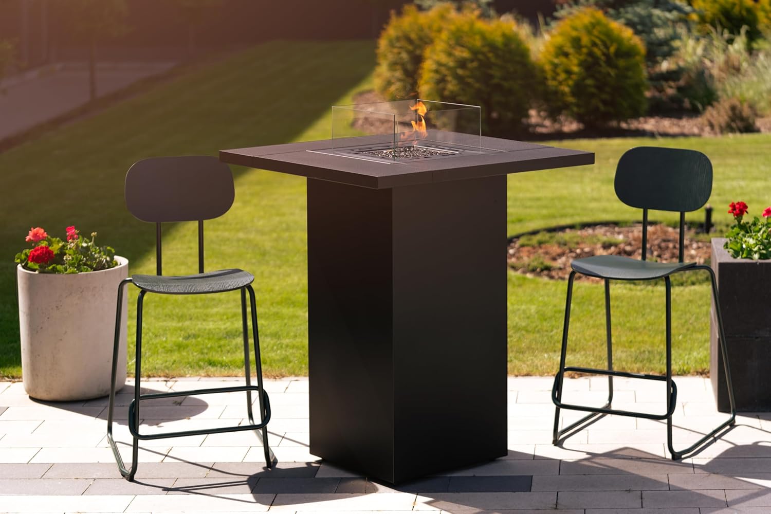 Square Table High mit Gas-Feuerstelle für den Außenbereich – 2-in-1 Feuerstelle & Cocktailtisch mit verstecktem Gasflaschenfach und Schutzabdeckung – Ideal für Terrassen, Restaurants und Außenbereiche