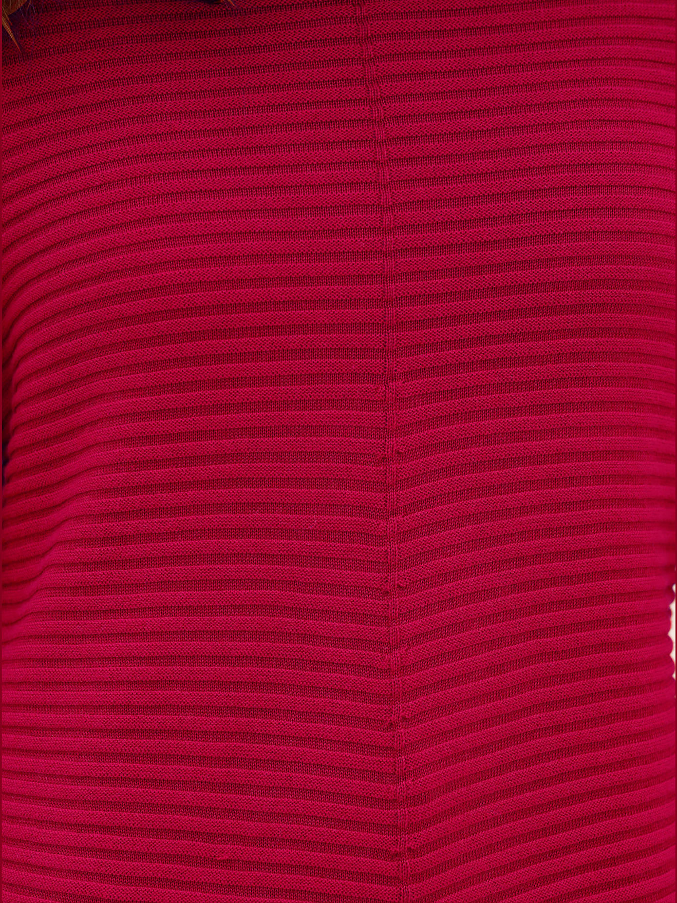Pull long col rond avec boutons décoratifs dorés sur les manches