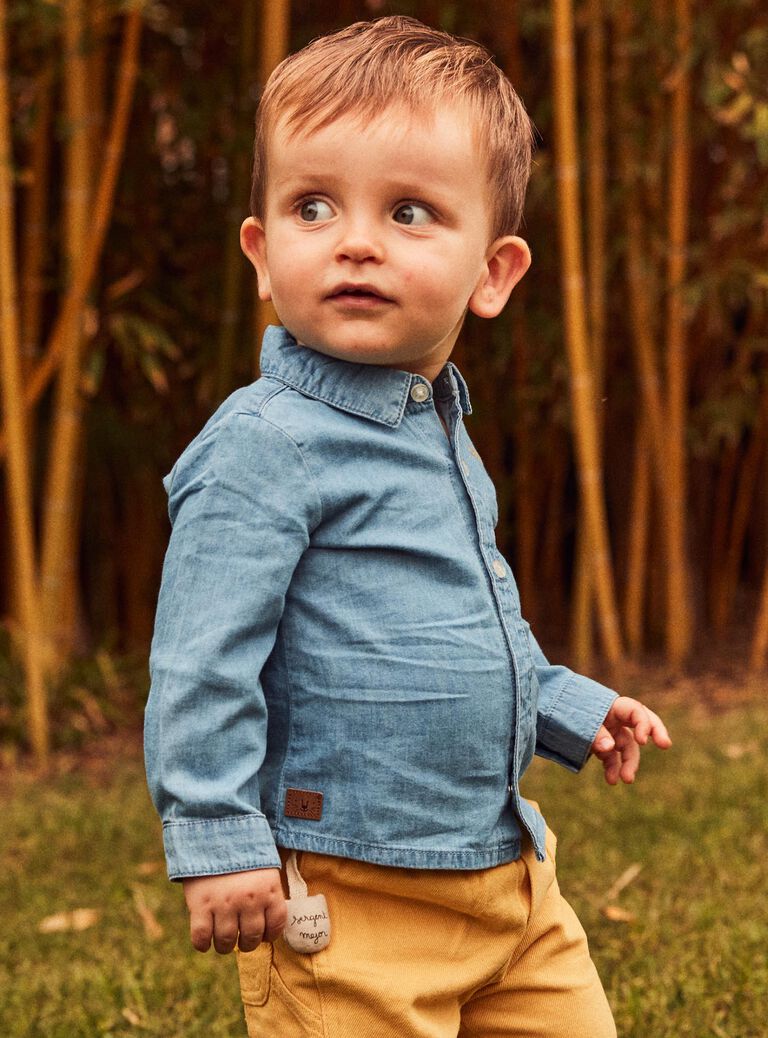 Chemise en light denim bleu brodée