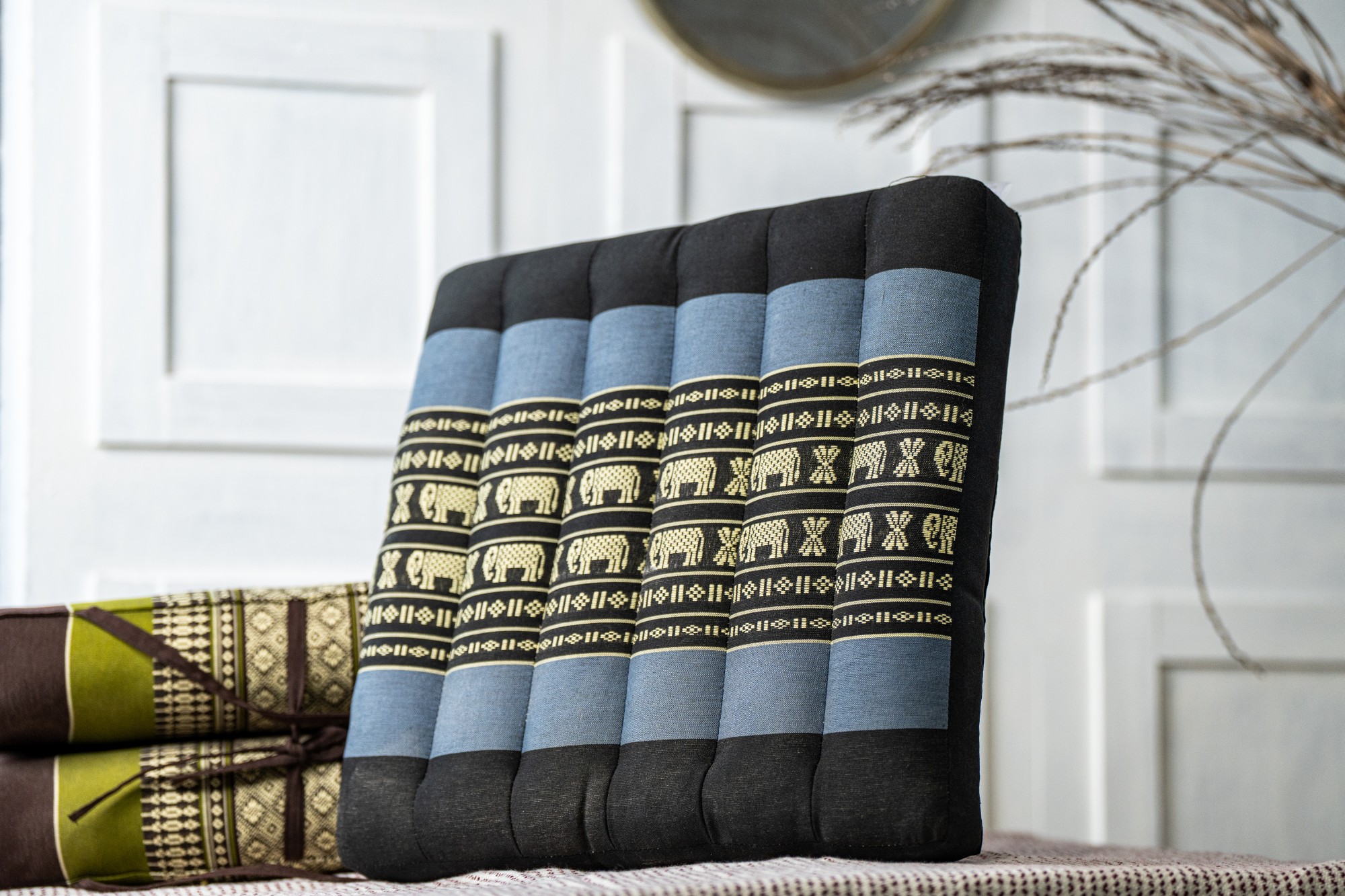 Kapok-Kissen, schwarz, blau, B 40 cm, L 40 cm, H 6 cm von fischer's lagerhaus