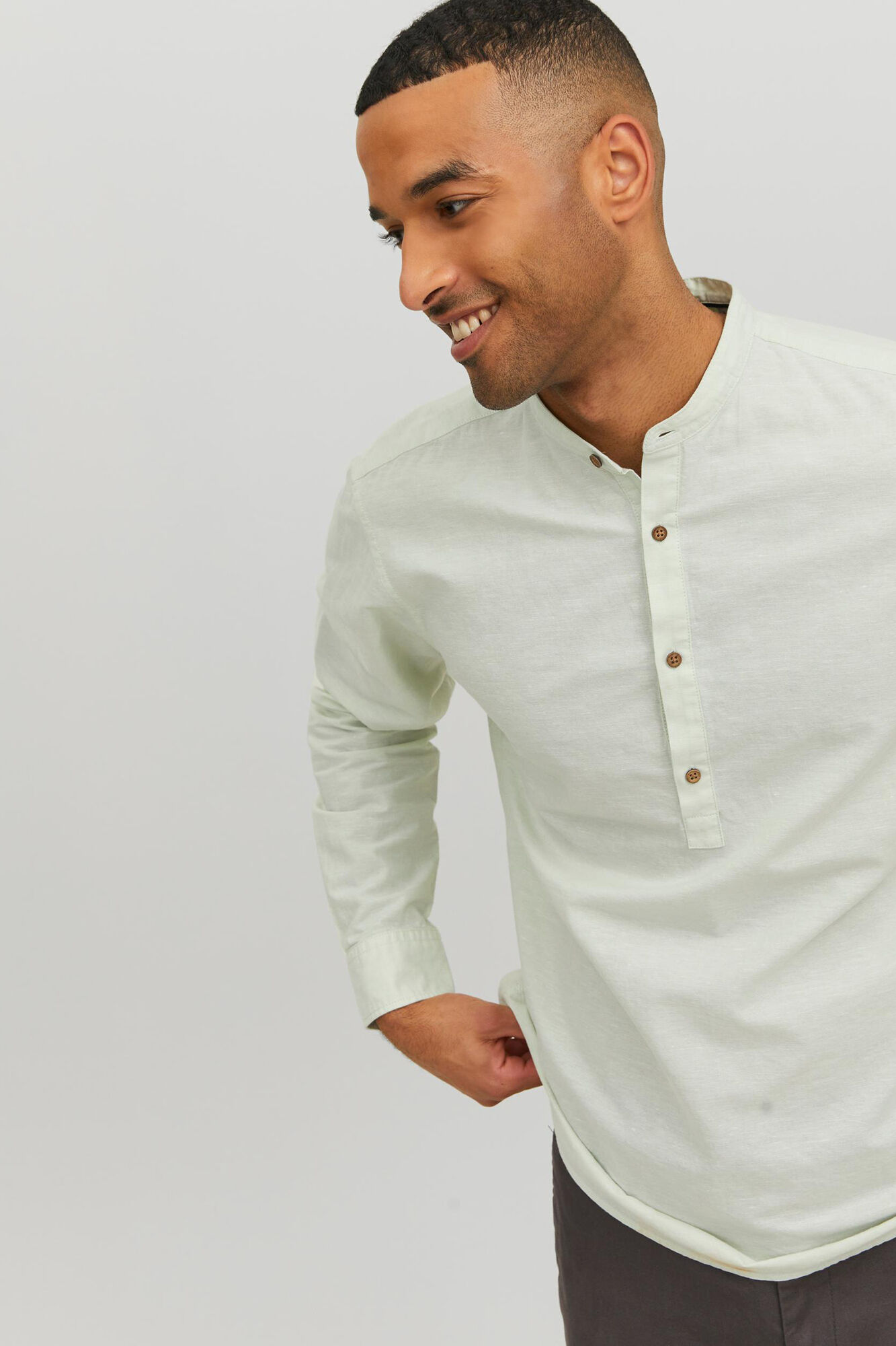 Camisa casual com gola mandarim - Verde