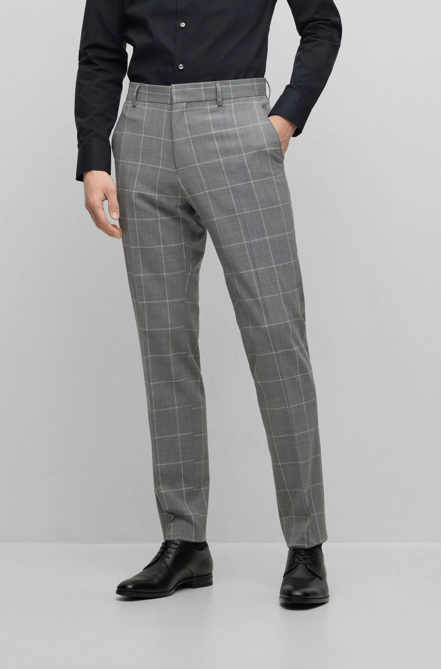 Calça BOSS preta de corte slim em tecido elástico xadrez.