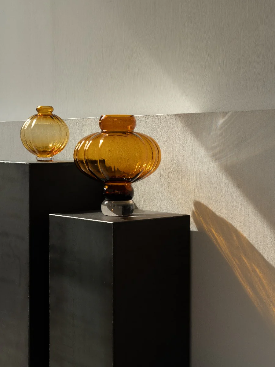 Louise Roe  Balloon vase #03, amber - H:40 cm.