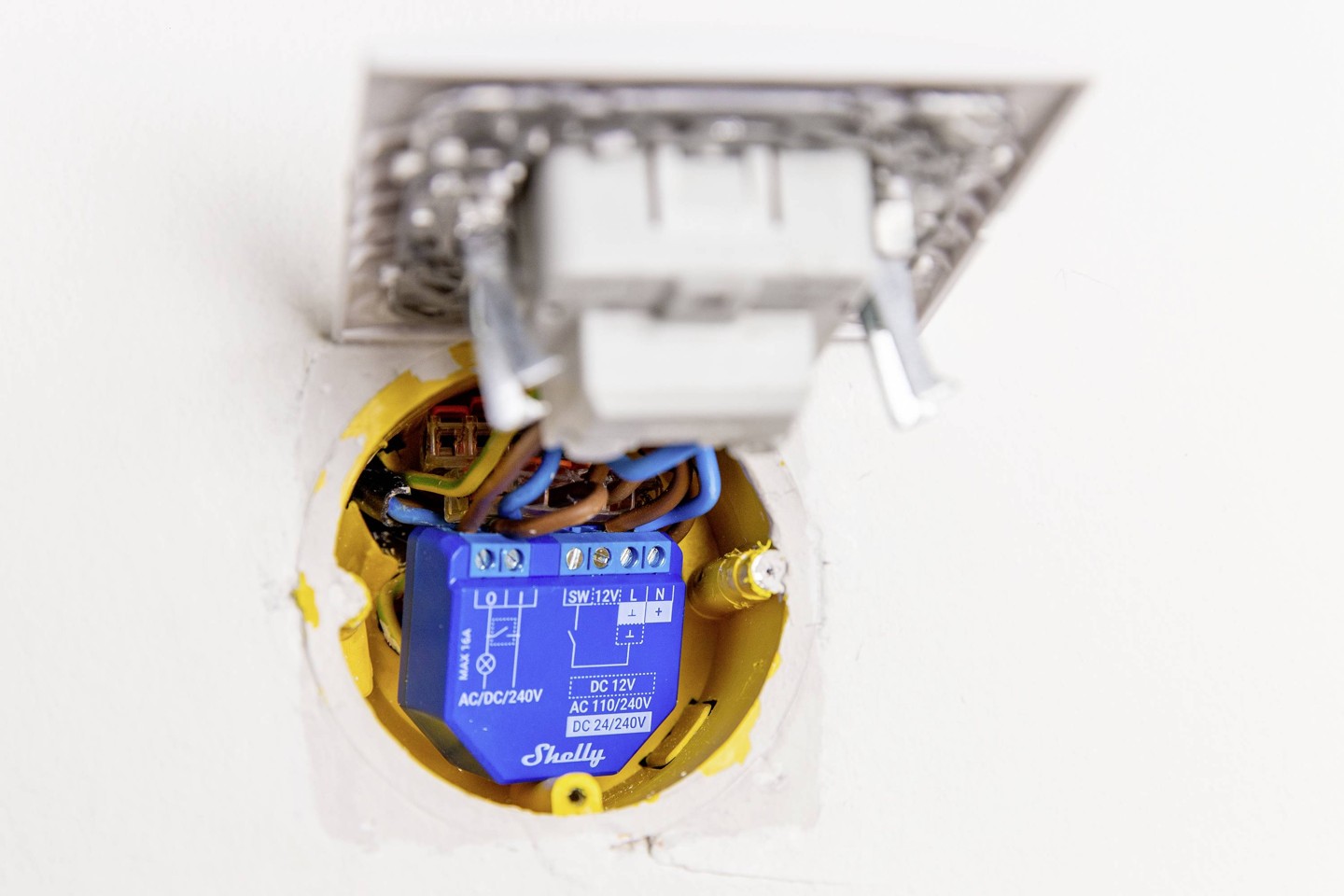 Shelly Plus 1 - WiFI relæ med potentialfrit kontaktsæt (12-48VDC/230VAC)