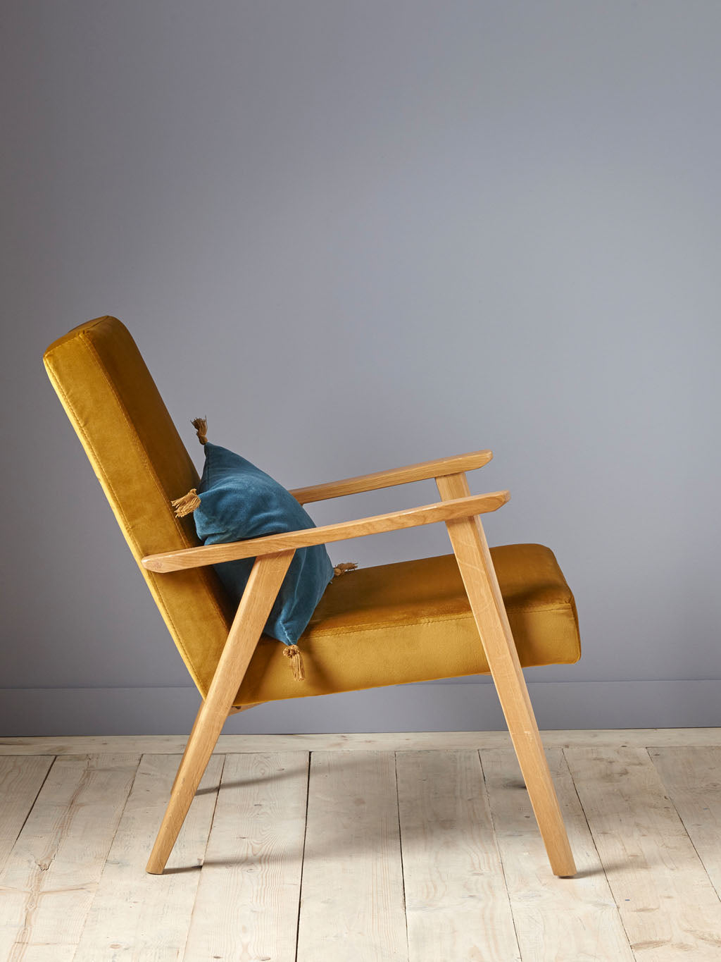 Fauteuil rétro en chêne et velours