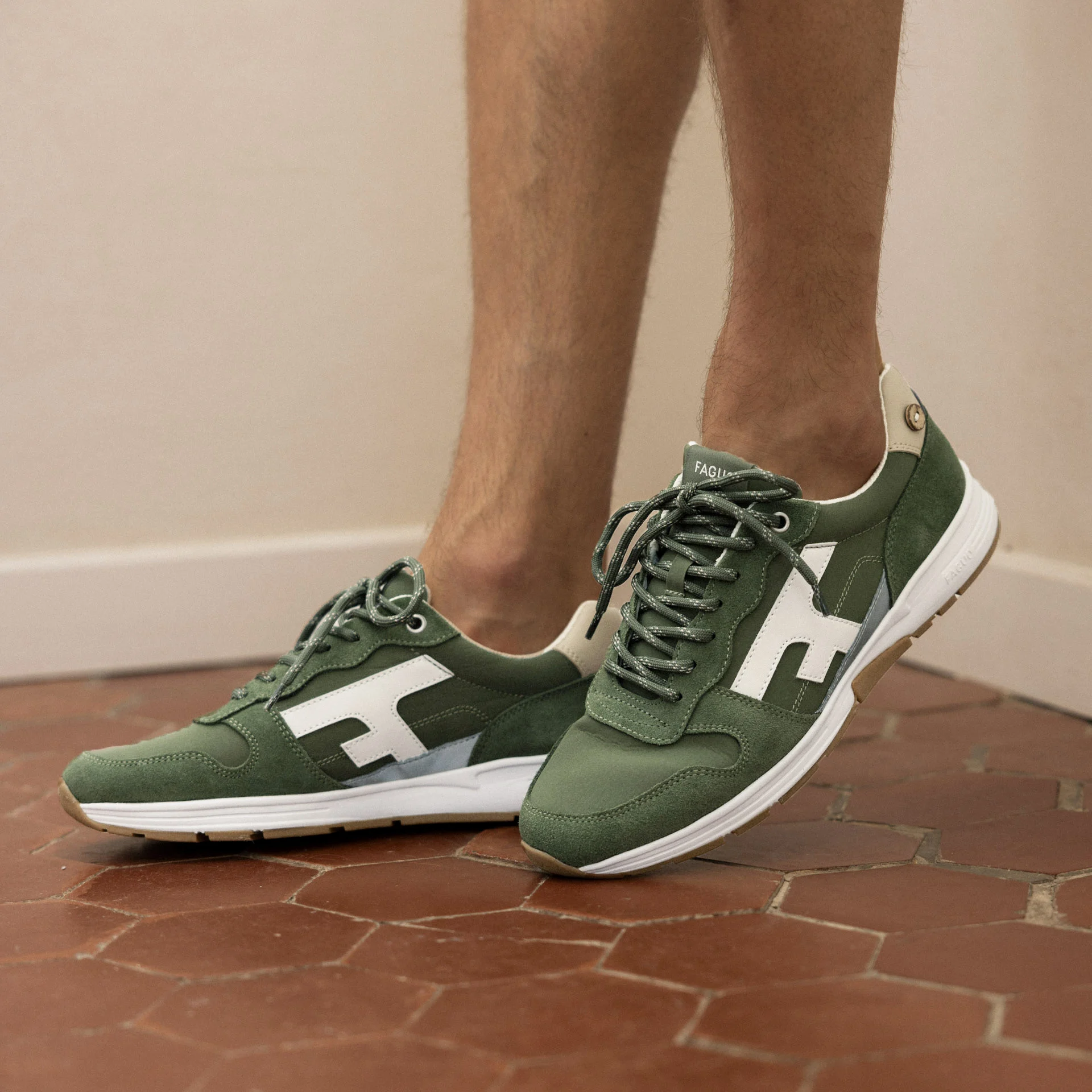 Runnings kaki polyester recyclé et suède - modèle olive