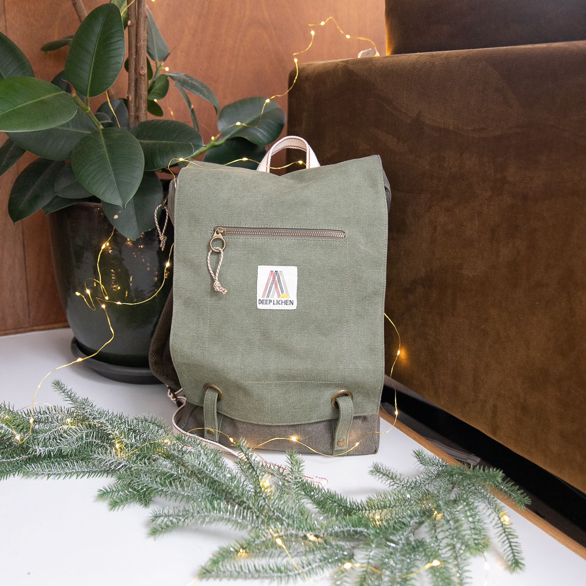 Sac à dos en toile kaki .