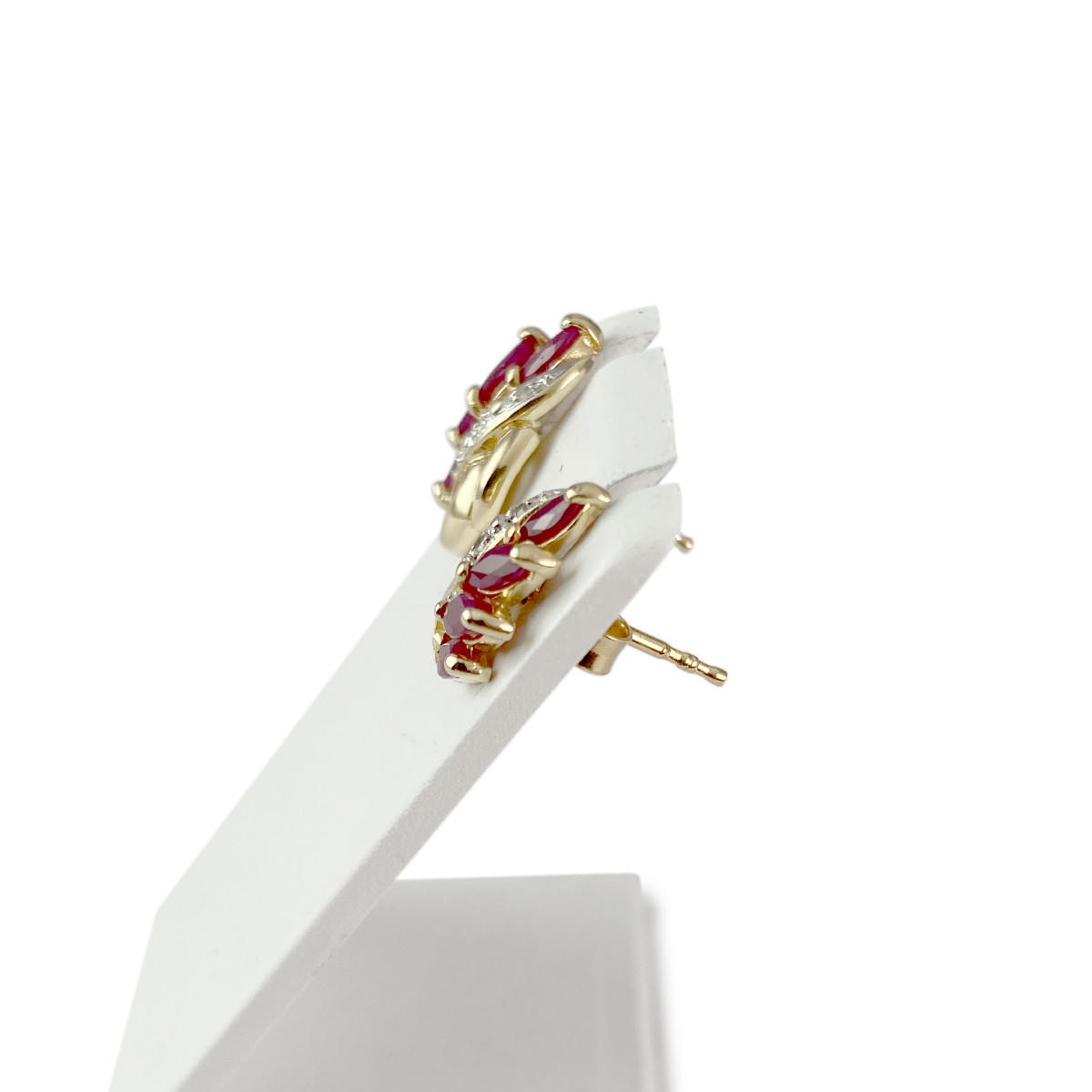 Boucles d'oreilles d'occasion or 750 jaune et rhodié rubis diamants