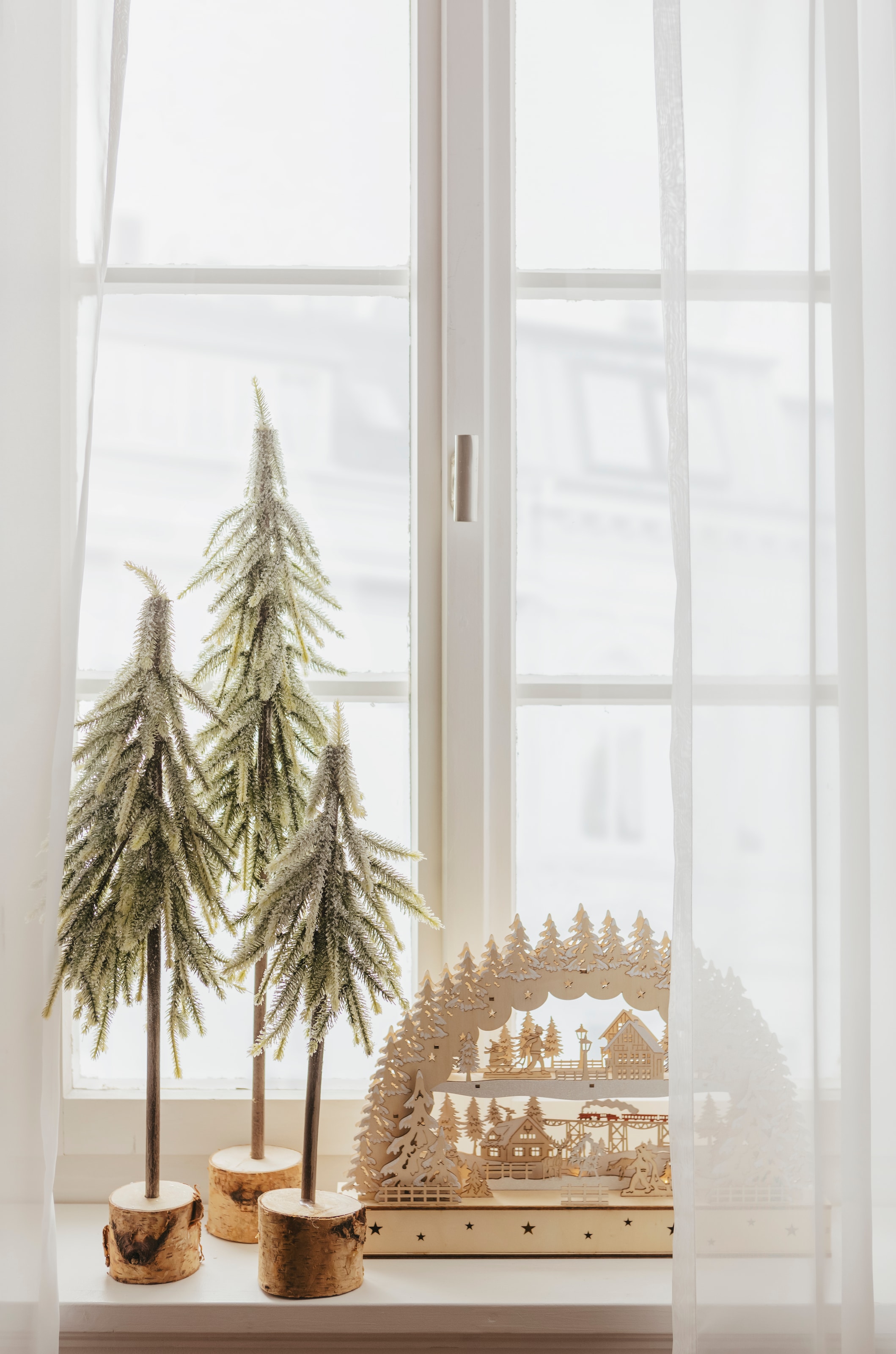 my home Dekobaum »Janosch, Weihnachtsdeko« Fichtenstamm mit beschneiten Zweigen auf Holzsockel