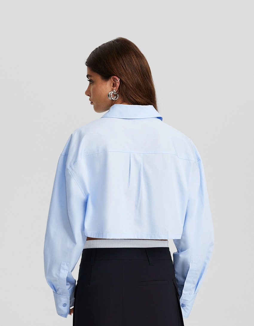 Camisa cropped de popeline de manga comprida com alças.
