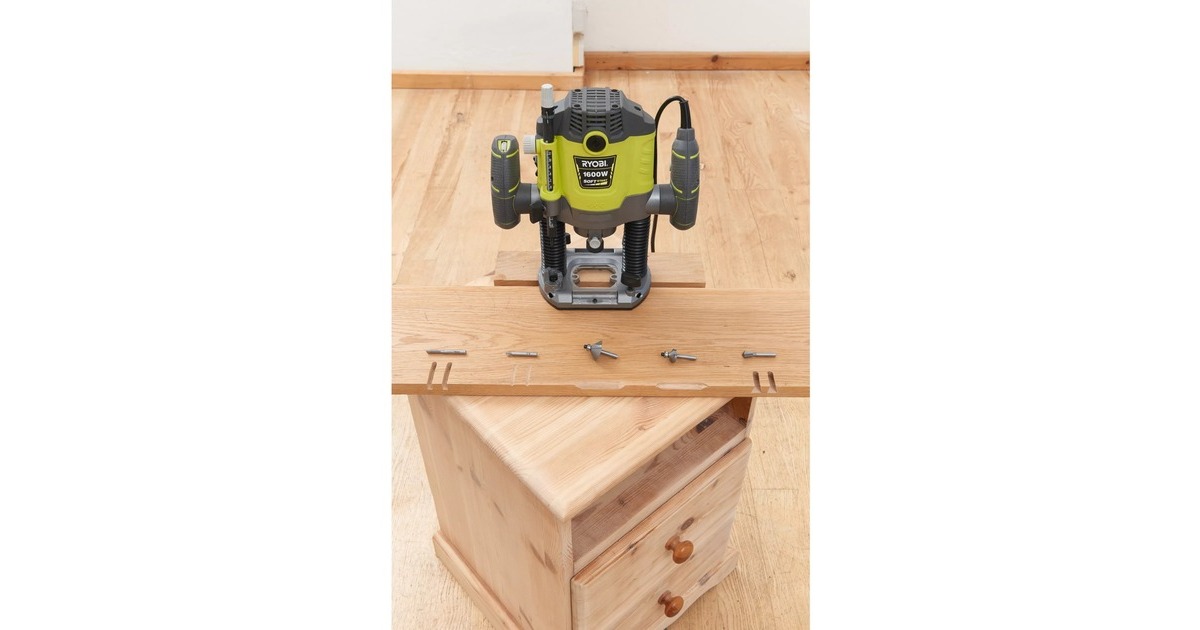 RyobiBovenfrees RRT1600-K  (Groen/zwart, Incl. koffer)