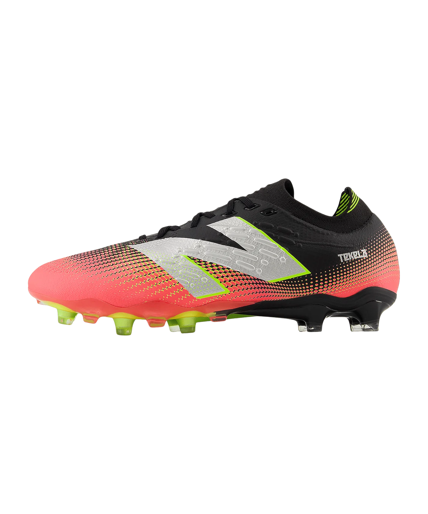 New Balance Tekela Pro Low Laced V4+ FG Schwarz FI45