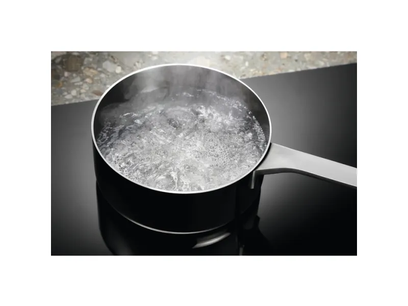 Electrolux SÉRIE 700 LIV6343 - Induktions kogeplade - 4 plader - Niche - bredde: 56 cm - dybde: 49 cm - med kantet front - sort