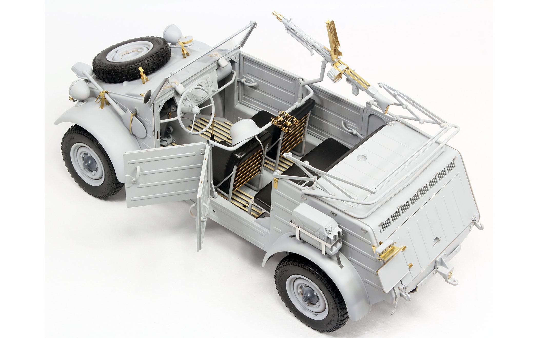 Bausatz Kübelwagen Typ 82 1:9<br>Detaillierter Kunststoff Modellbausatz des VW Kübelwagen T82