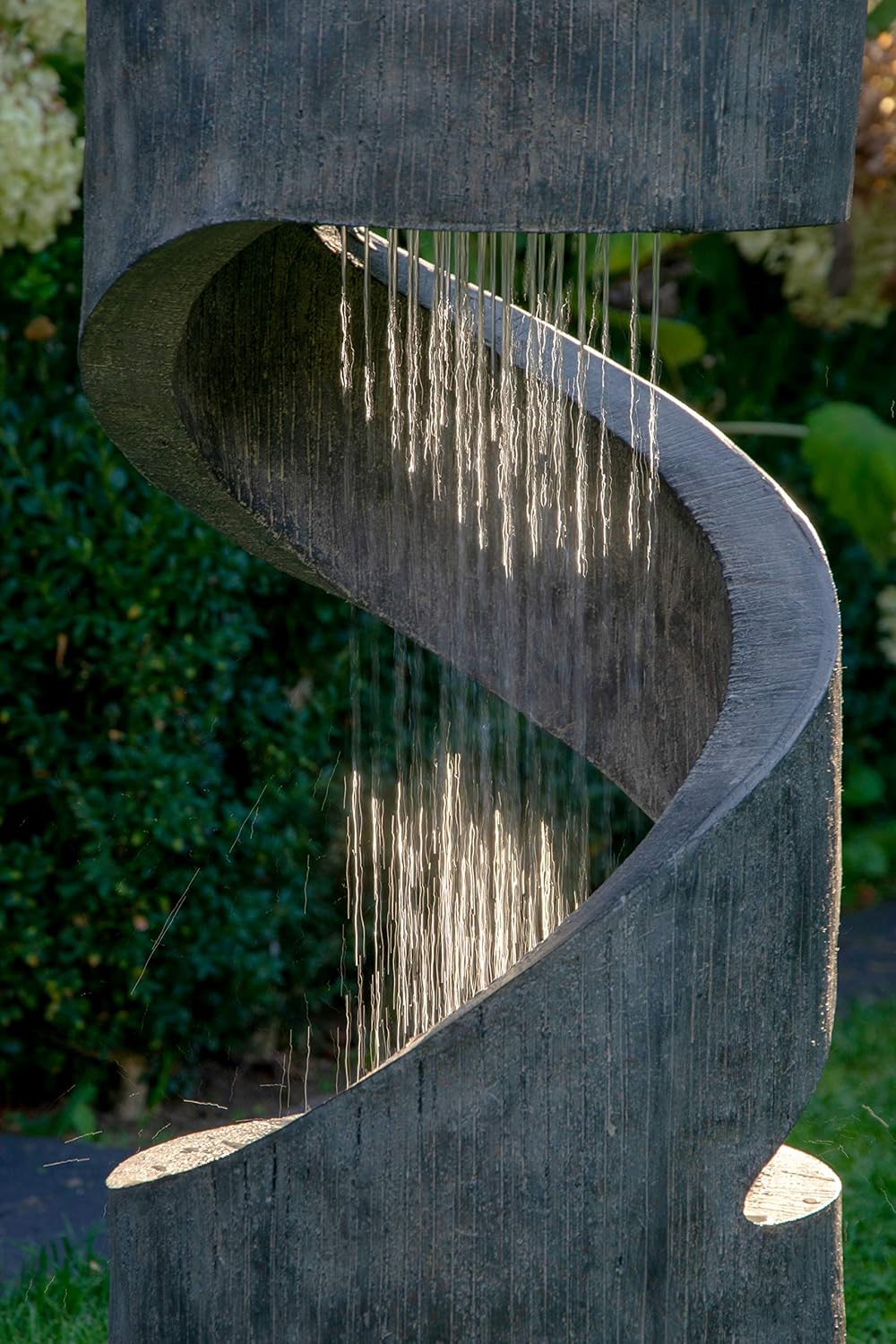 dobar® 96160e Großer Design Gartenbrunnen Venus | Terrassenbrunnen mit LED-Beleuchtung | Wasserfall aus Polyresin | Springbrunnen Outdoor | Dekorativer Zierbrunnen | 31,5 x 31,5 x 79,5 cm