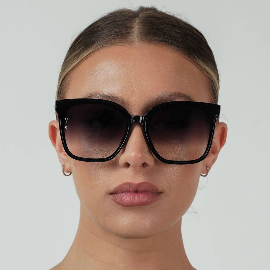 Otra Eyewear Betty Black/Smoke Fade