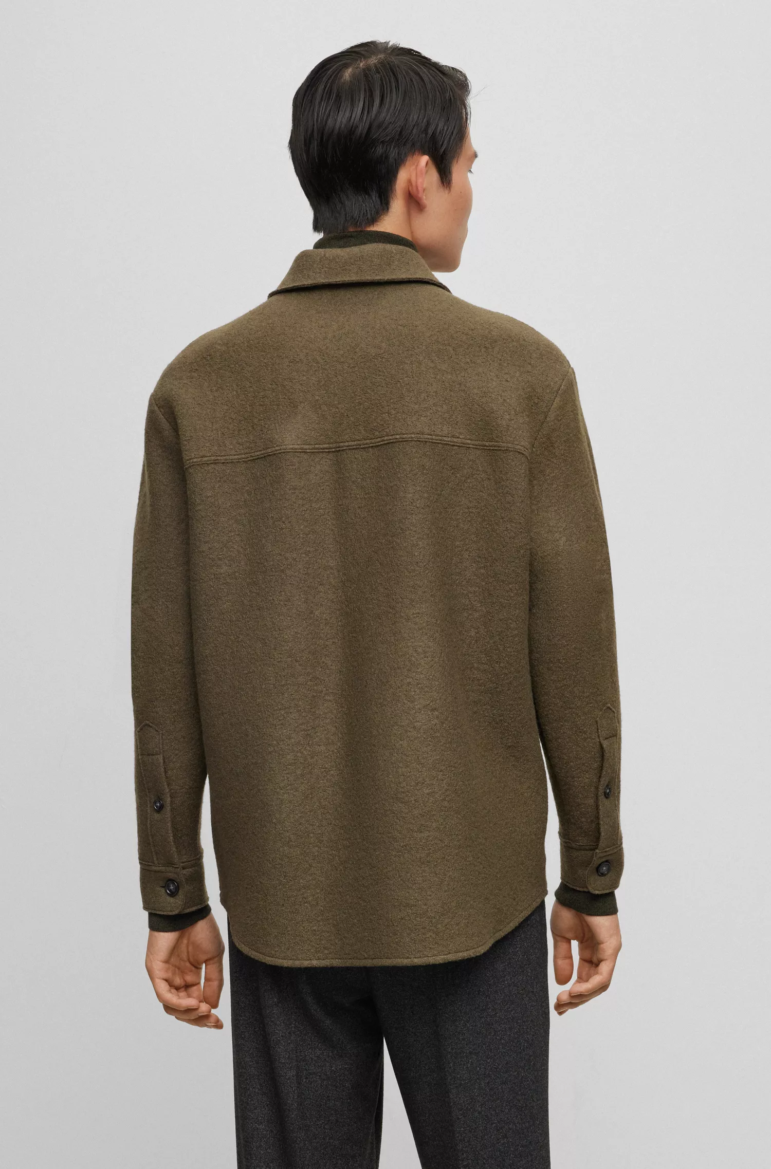Camisa BOSS preta de corte relaxado em lã virgem com gola Kent.
