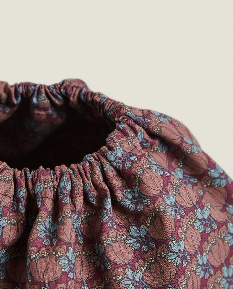 Sacola para roupas infantis feita com tecido Liberty