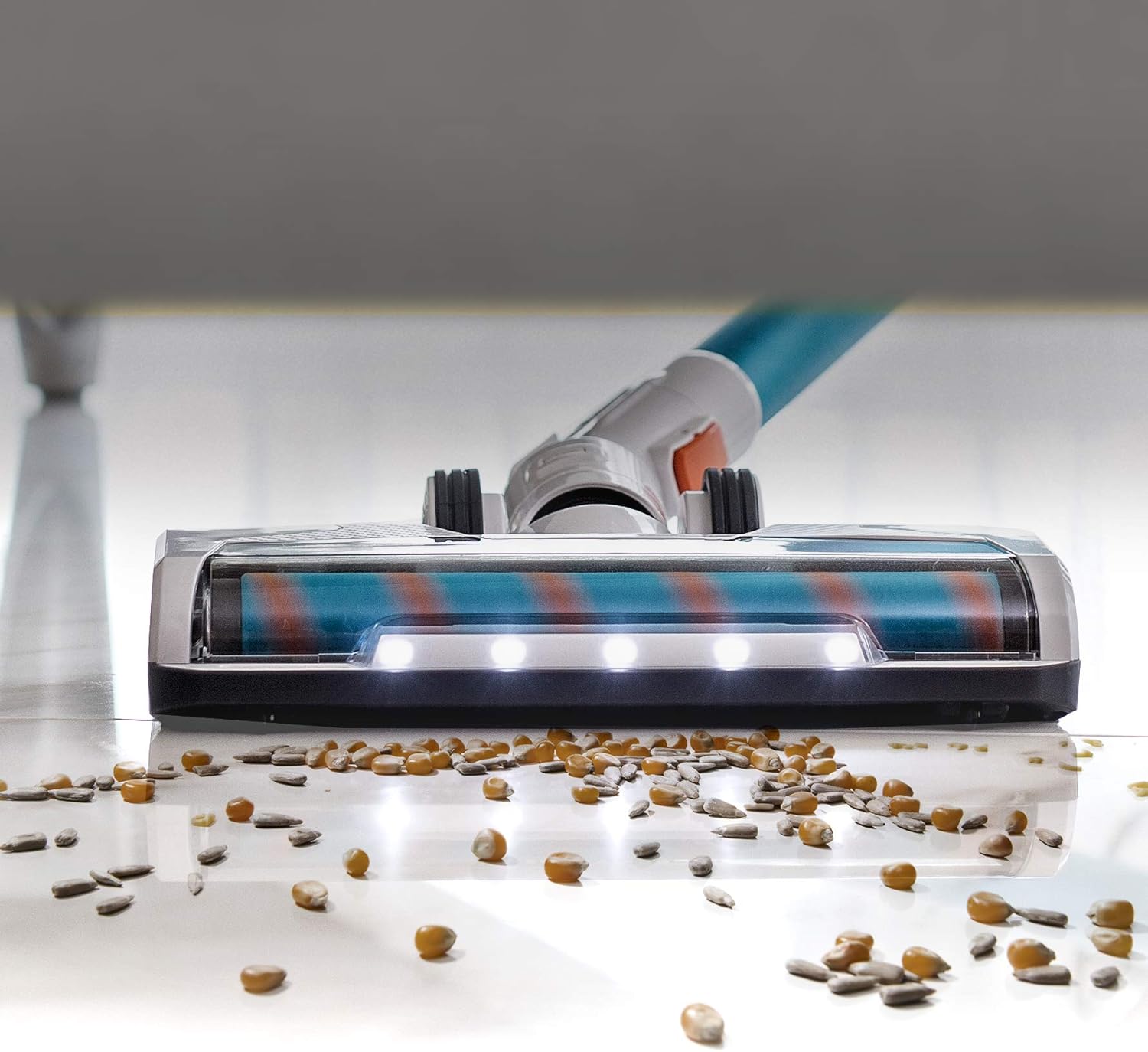 Genius Invictus X7 Akku-Staubsauger (13 Teile) Beutelloser und kabelloser 2in1 Staubsauger mit 380 Watt Saugleistung und integrierten LED-Spot-Lichter, Lithium-Ionen Akku (30 min), Weiß/Blau