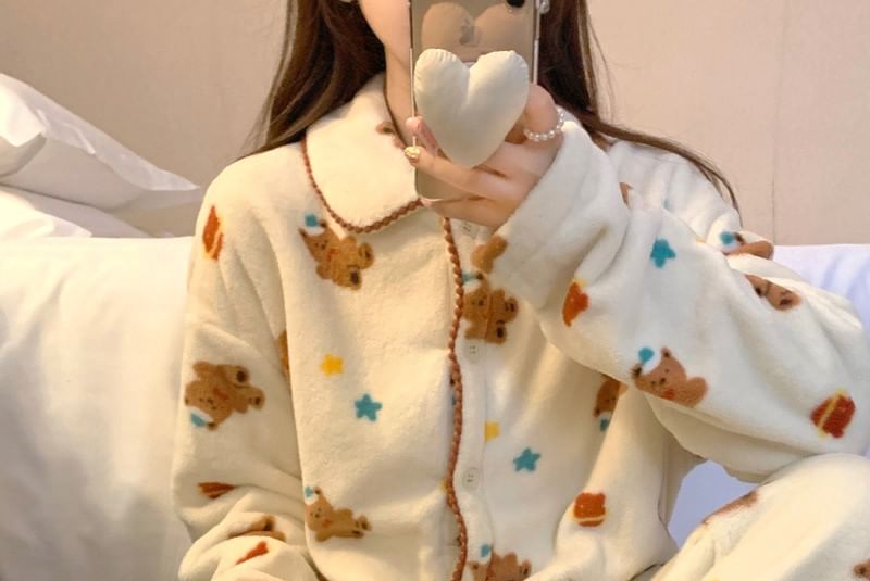 Tanee - Pyjamaset: Fleece top met lange mouwen, kraag en berenprint, knopen en broek