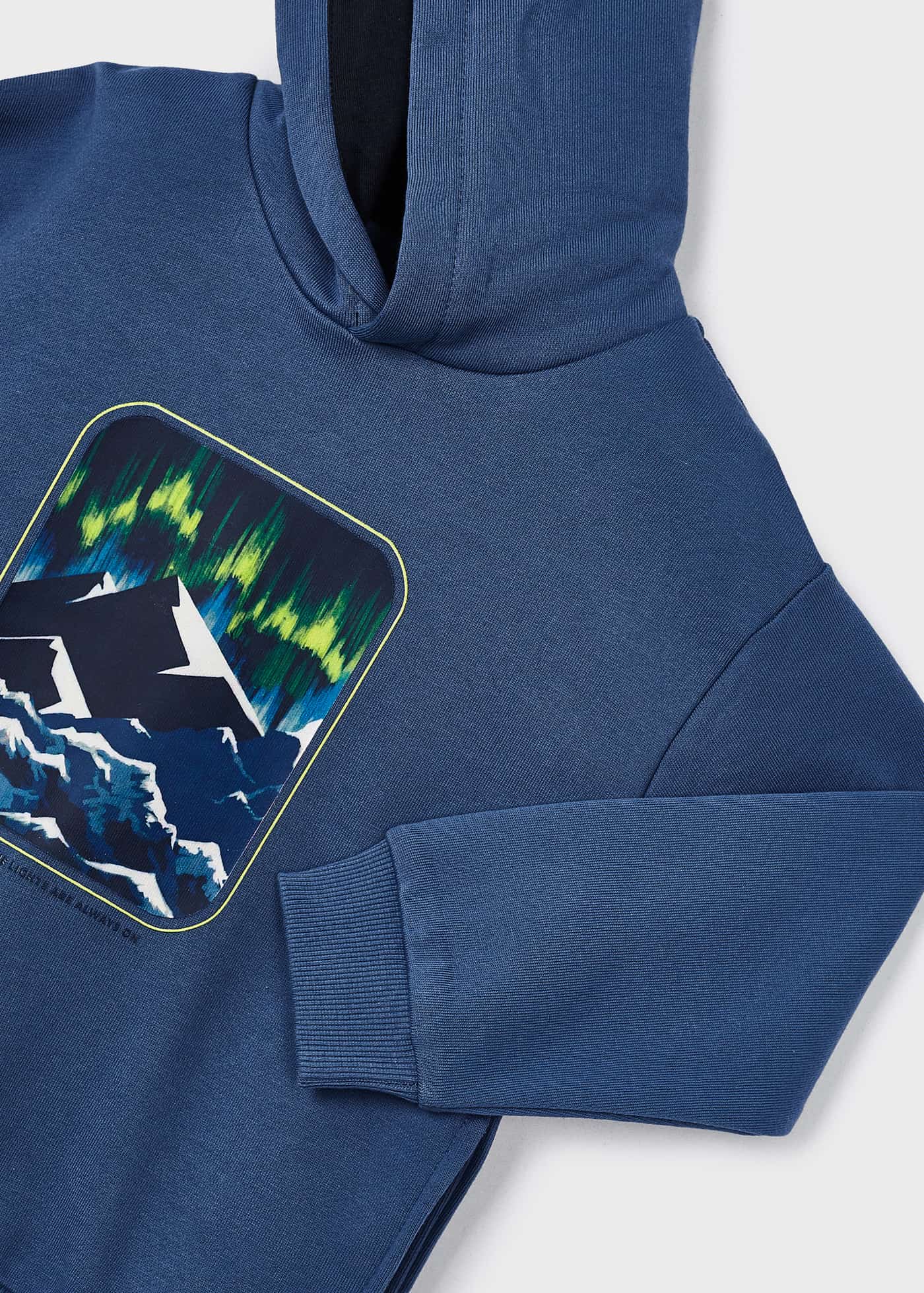Conjunto de treino estampado de duas peças para meninos