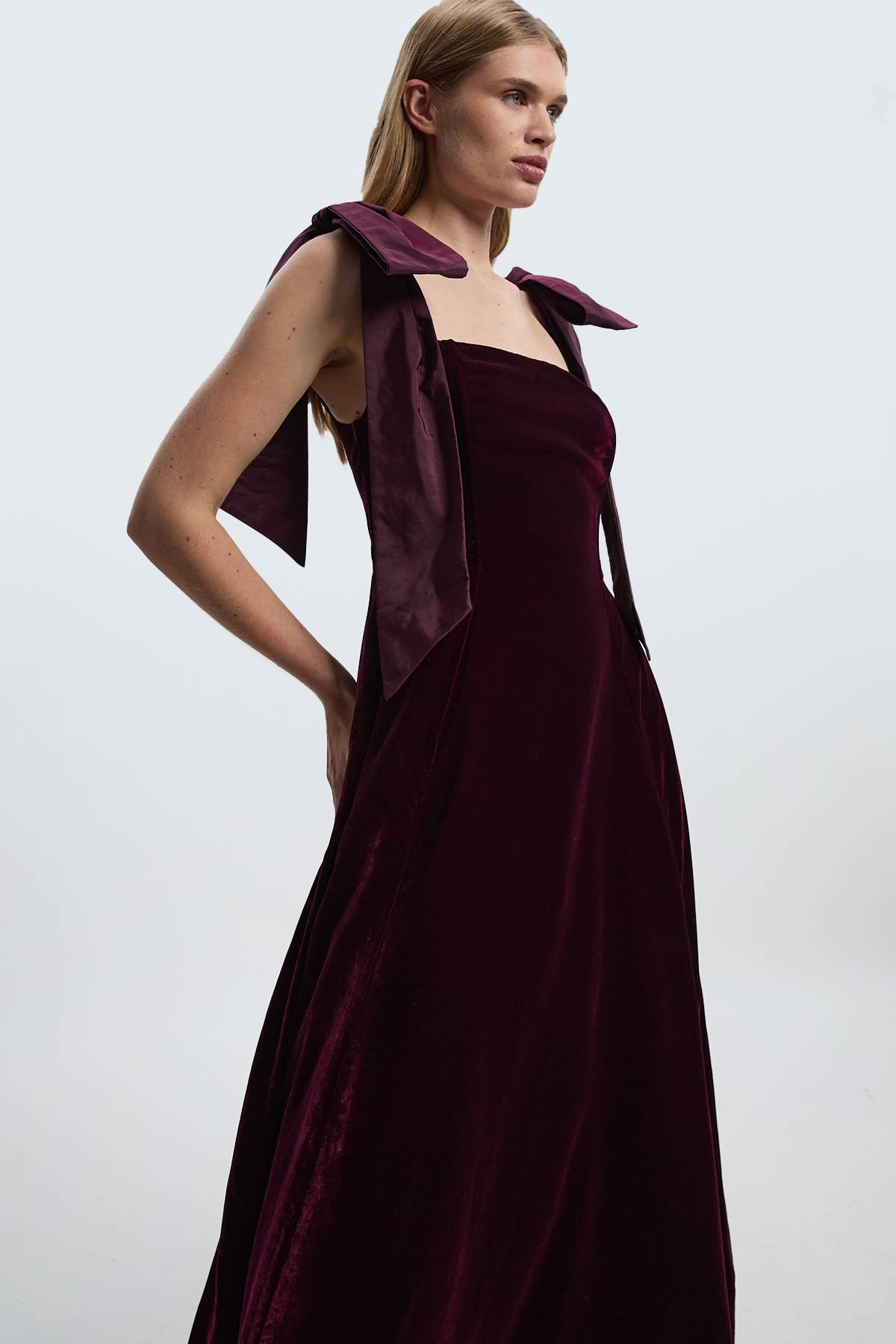 KarenMillen Robe Mi-Longue de Soirée Bardot en Velours Tissé avec Nœud en Taffetas