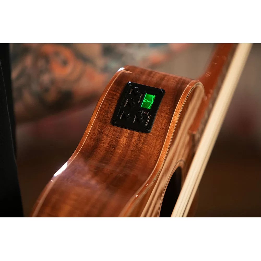 Ortega CAIMAN-BS-GB Lizard Series Short Scale Uke Bass Natural elektrisch-akoestische bas ukelele met gigbag