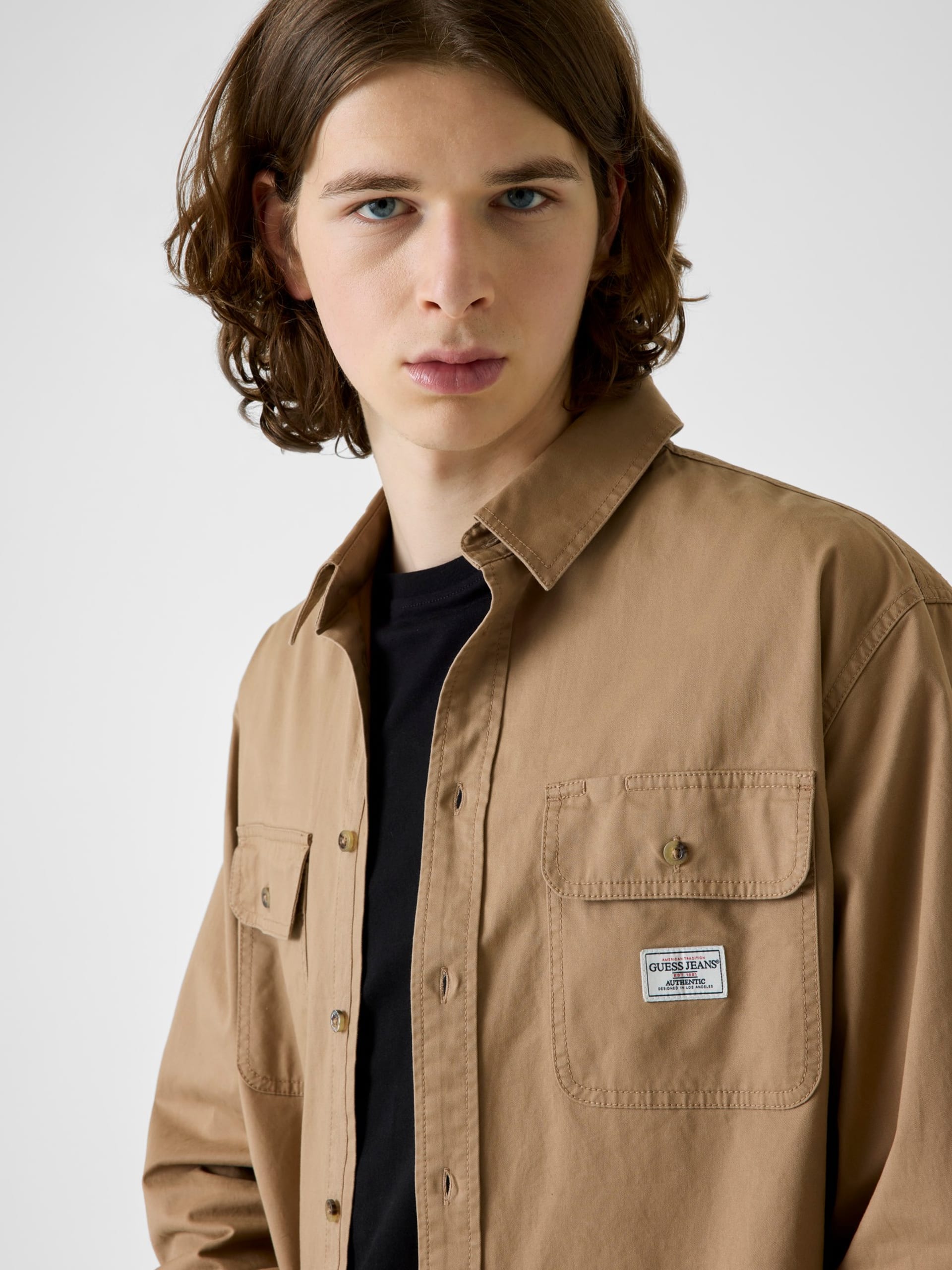 Camisa cropped quadrada com bolso