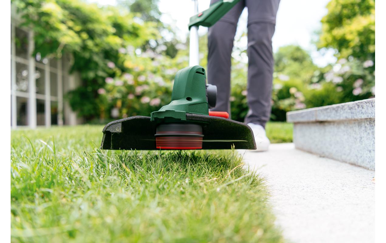 Akku-Rasentrimmer UniversalGrassCut 18 V-26 Solo<br>Rasentrimmer für natürliche und bequeme Gartenarbeit