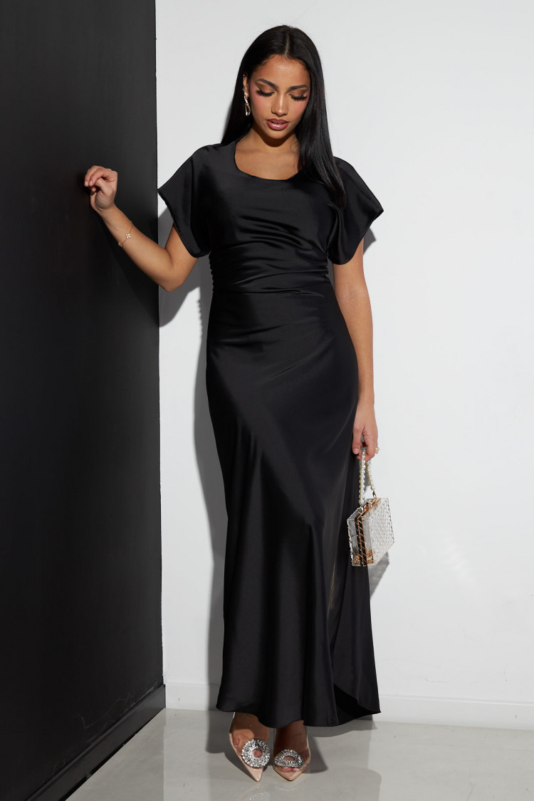 Robe noire satinée manches courtes à noué au dos