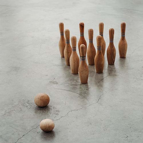 Wooden story bowlingspel