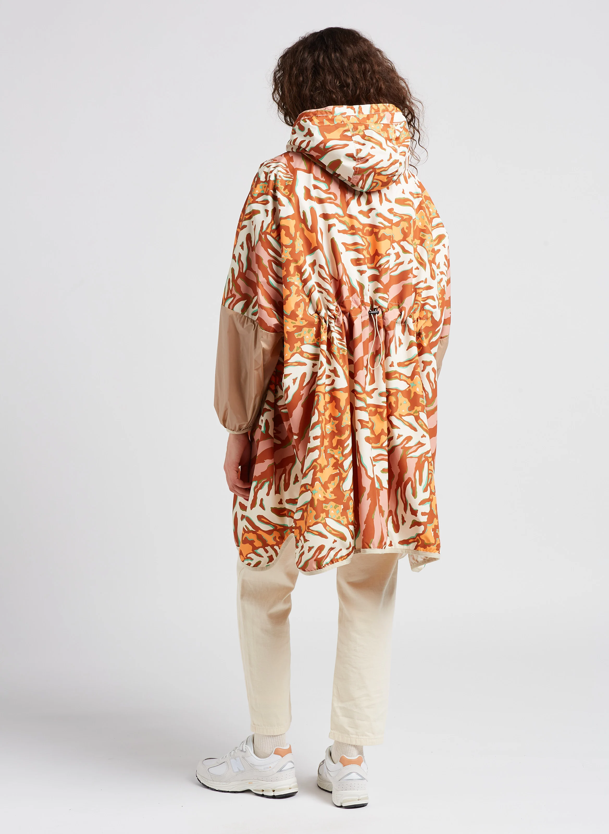 Coupe-vent ample à capuche| Multicolore