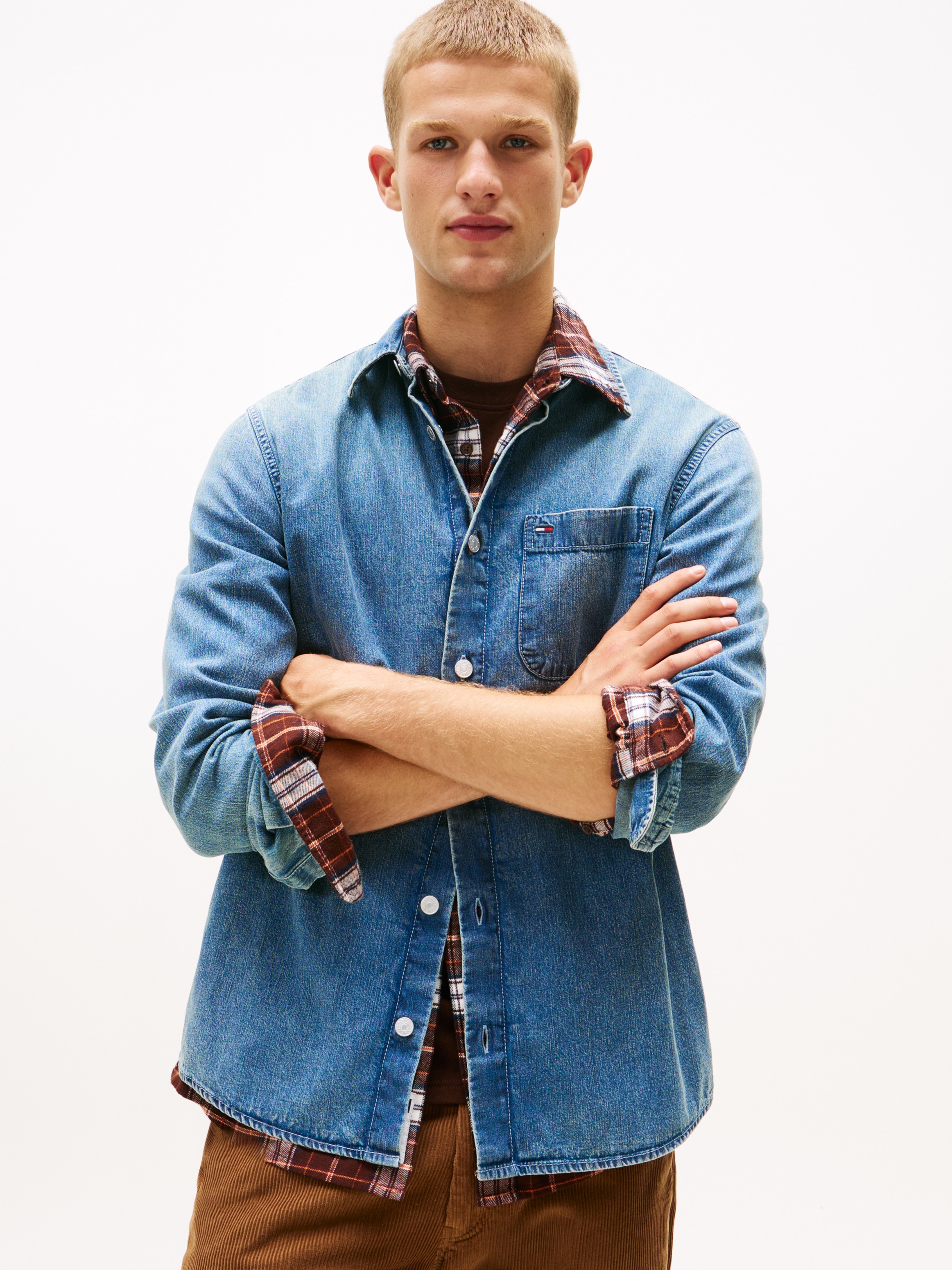 Tommy Jeans Jeanshemd »REGULAR DENIM SHIRT«, Regular fit mit Rundhalsausschnitt