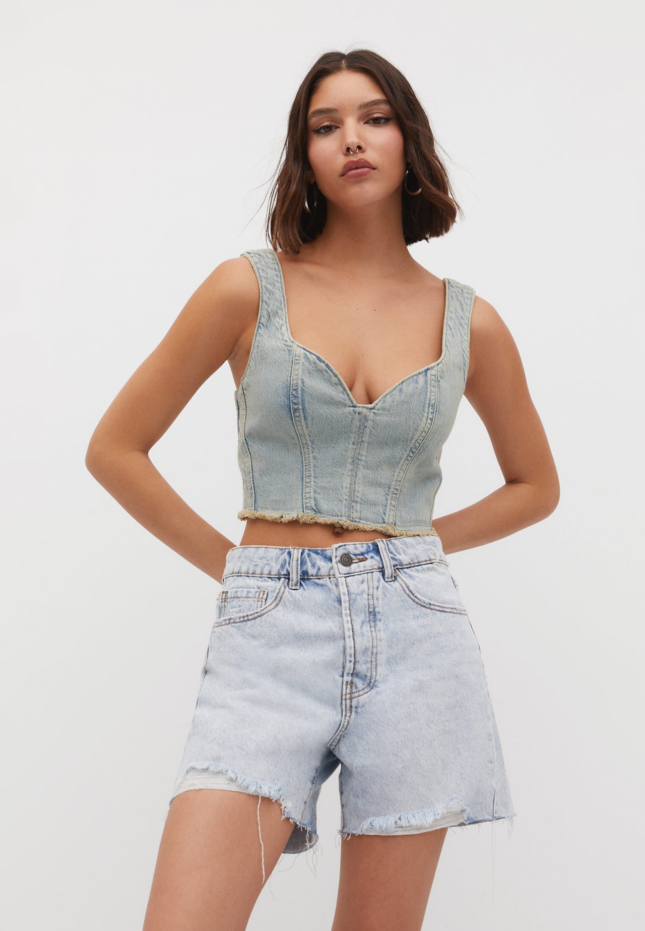 Bermuda jeans rasgada