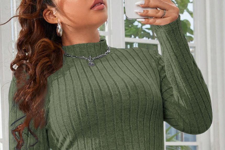 uliaque - Plus Size Set: Lange Mouw Mock Neck Effen Geribbelde Crop Top + High Rise Bootcut Broek