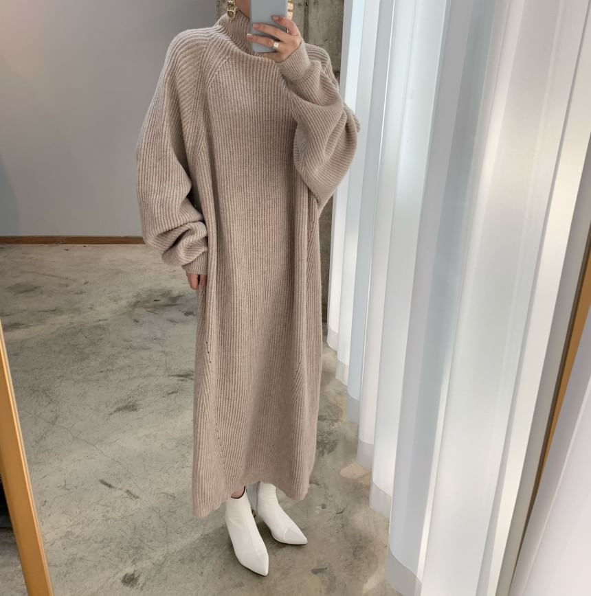 Coris - Lange mouwen coltrui-jurk met effen midi-hals