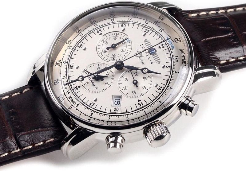 Zeppelin 7680-1 100 Years chronograph herenhorloge