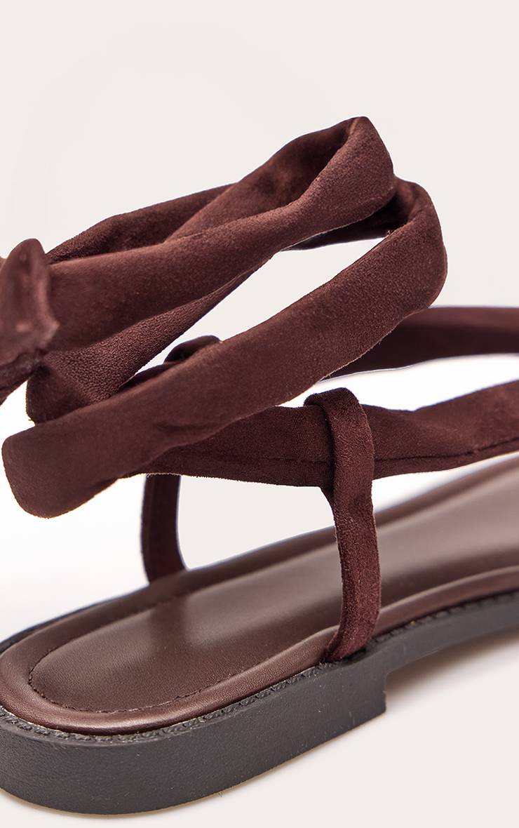 Chocolat Sandales Tongs À Lanières Tubulaires En Synthétique