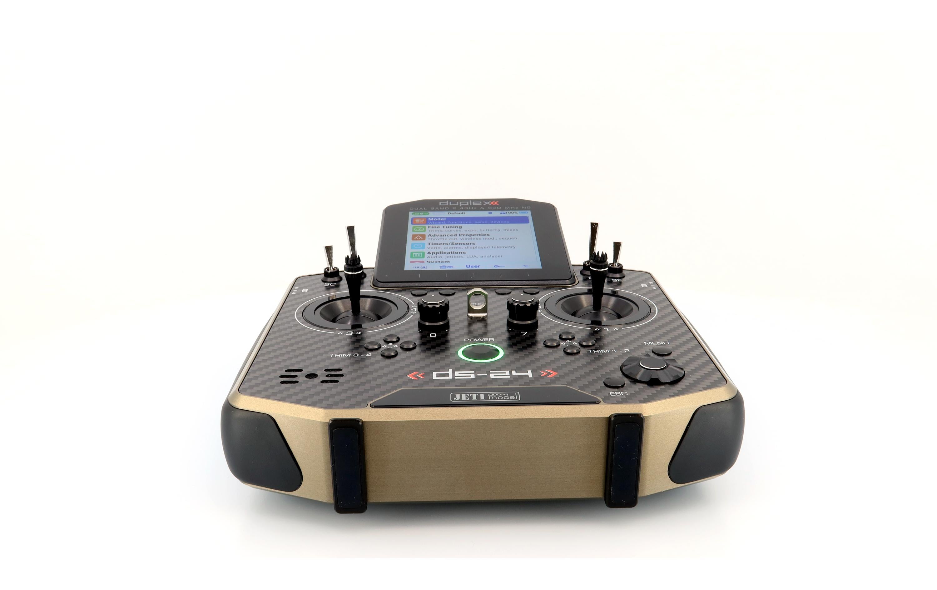 Fernsteuerung DS-24II Carbon Line Bronze 24 Kanal, Duplex EX<br>Professioneller 24-Kanal-Sender mit Geber auf Rückseite und Carbon-Frontplatte