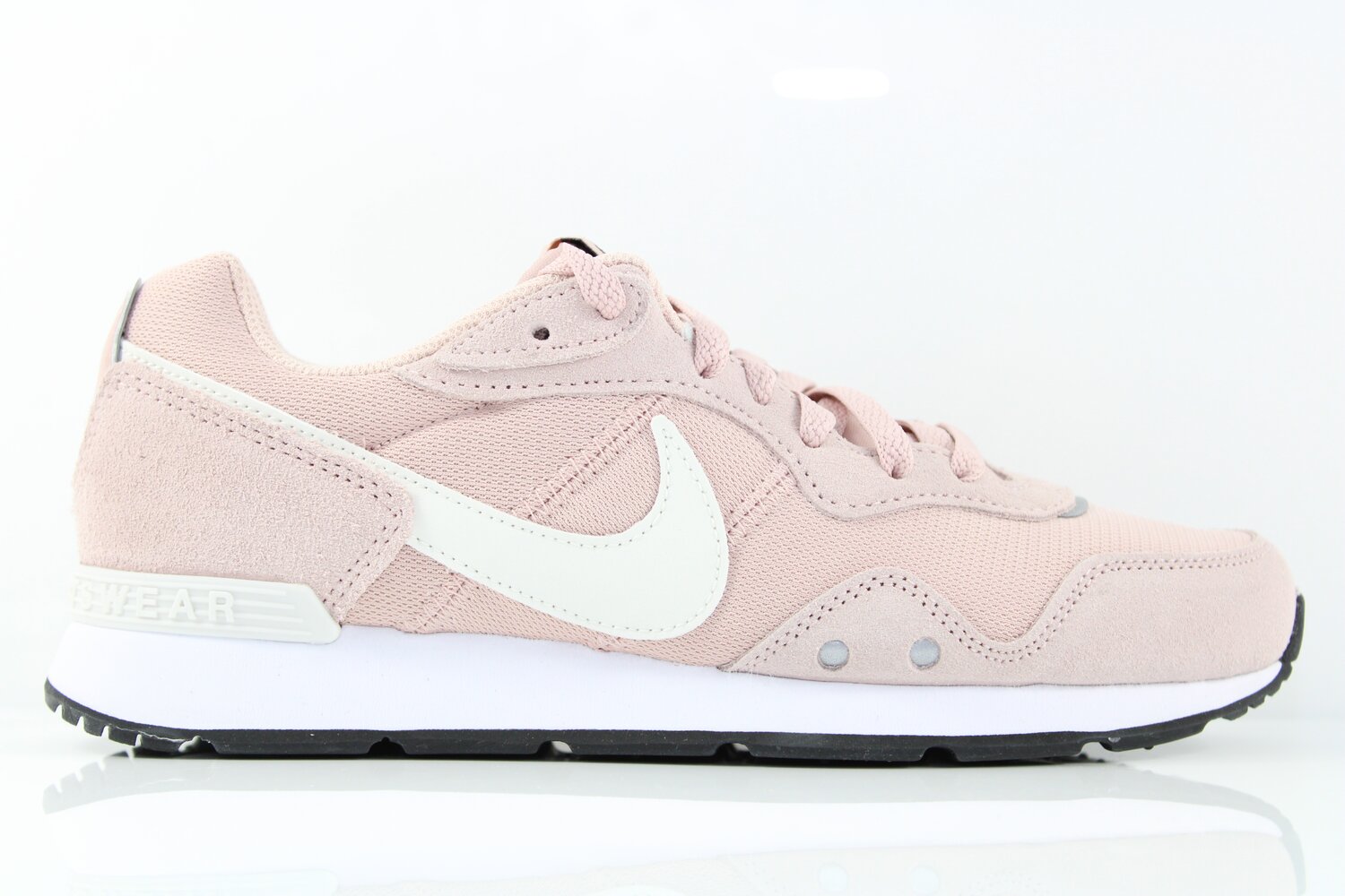 Nike Sneaker