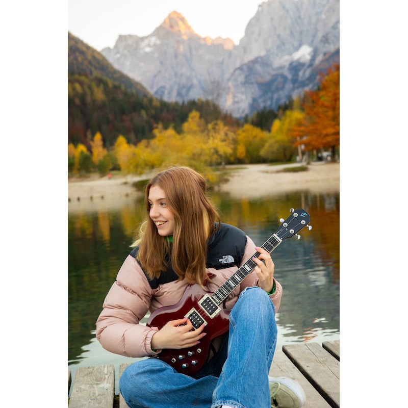 Flight Rock Series Pioneer Cherry Red elektrische solidbody tenor ukelele met gigbag
