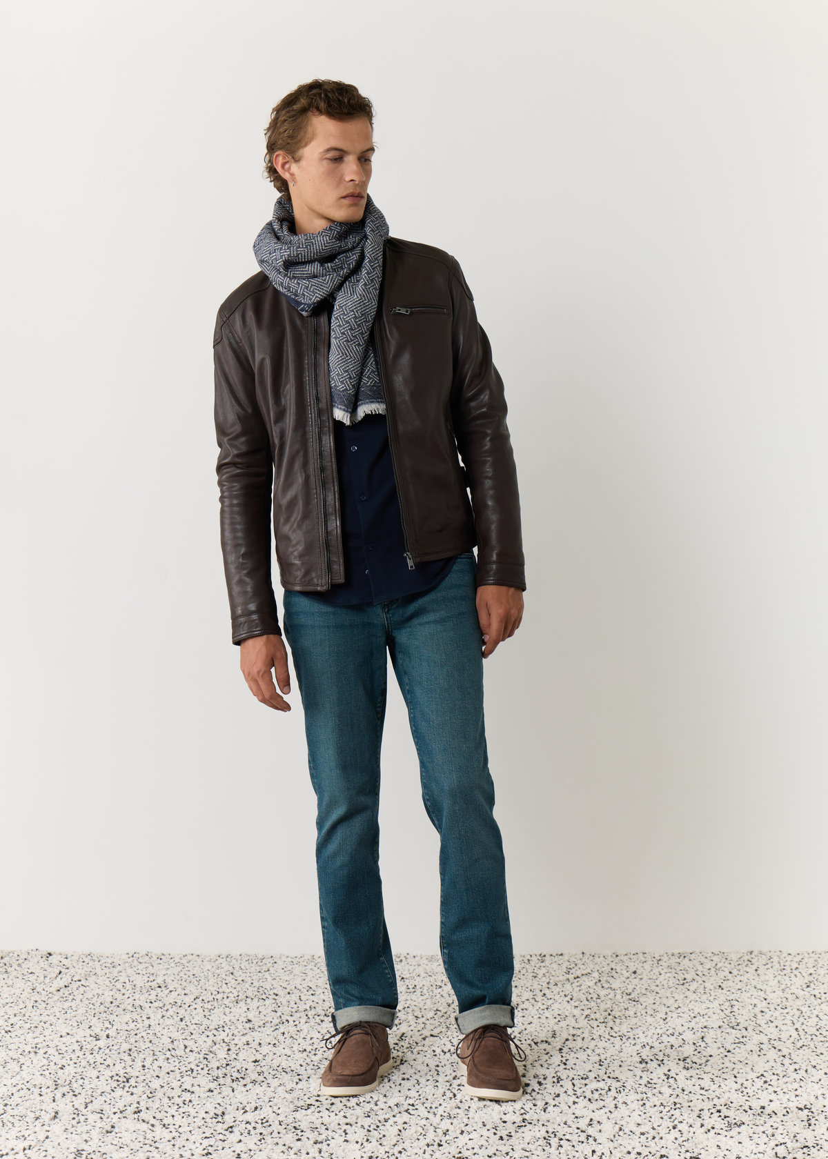 Blouson en cuir uni chocolat à capuche amovible