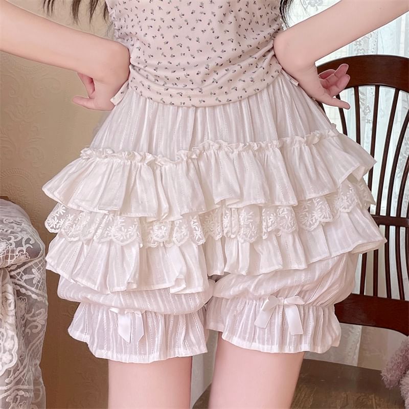 MELLO - Elastische taille, kanten paneel, strikaccent, gelaagde ruches, shorts