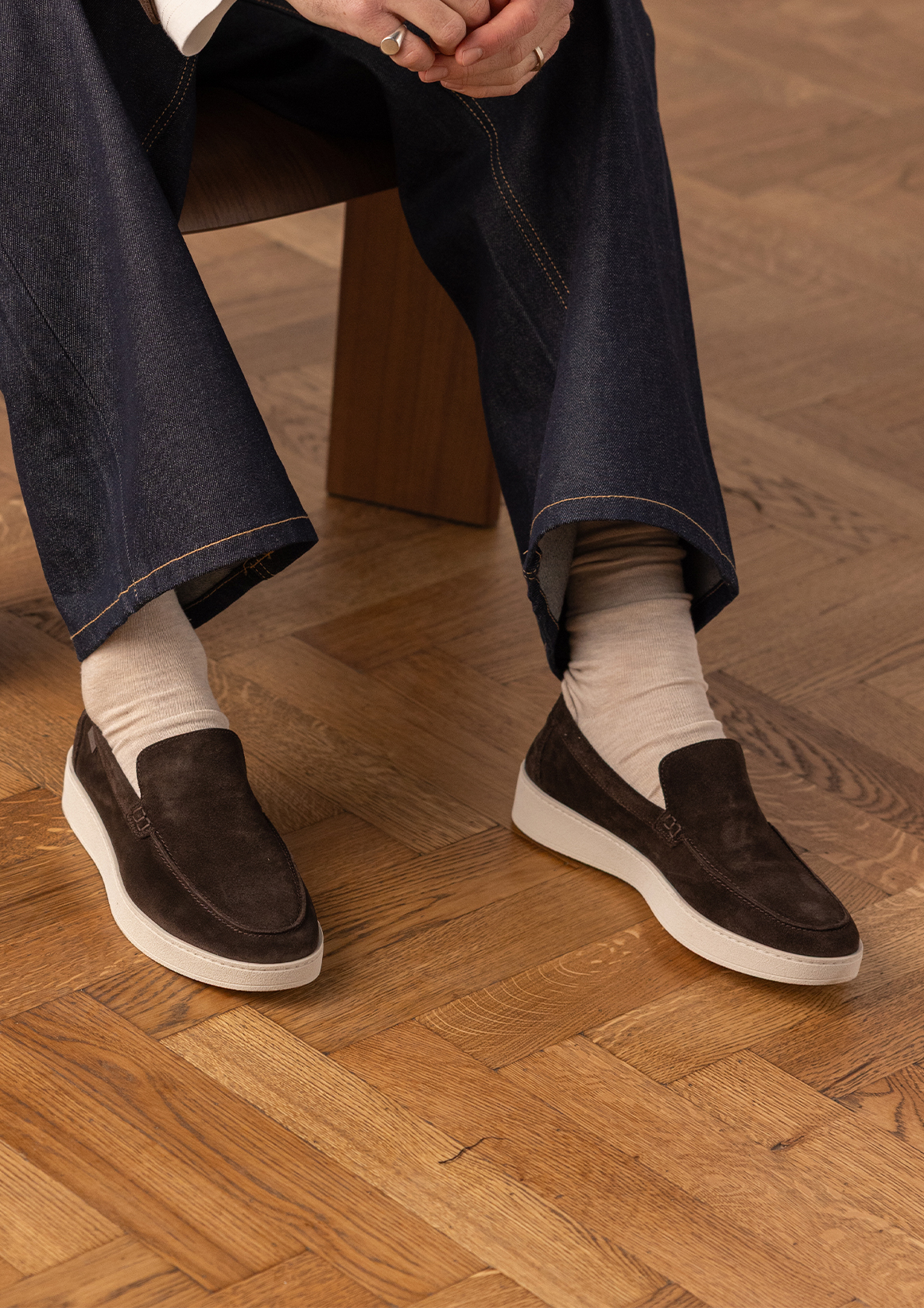 Bruine suède loafers