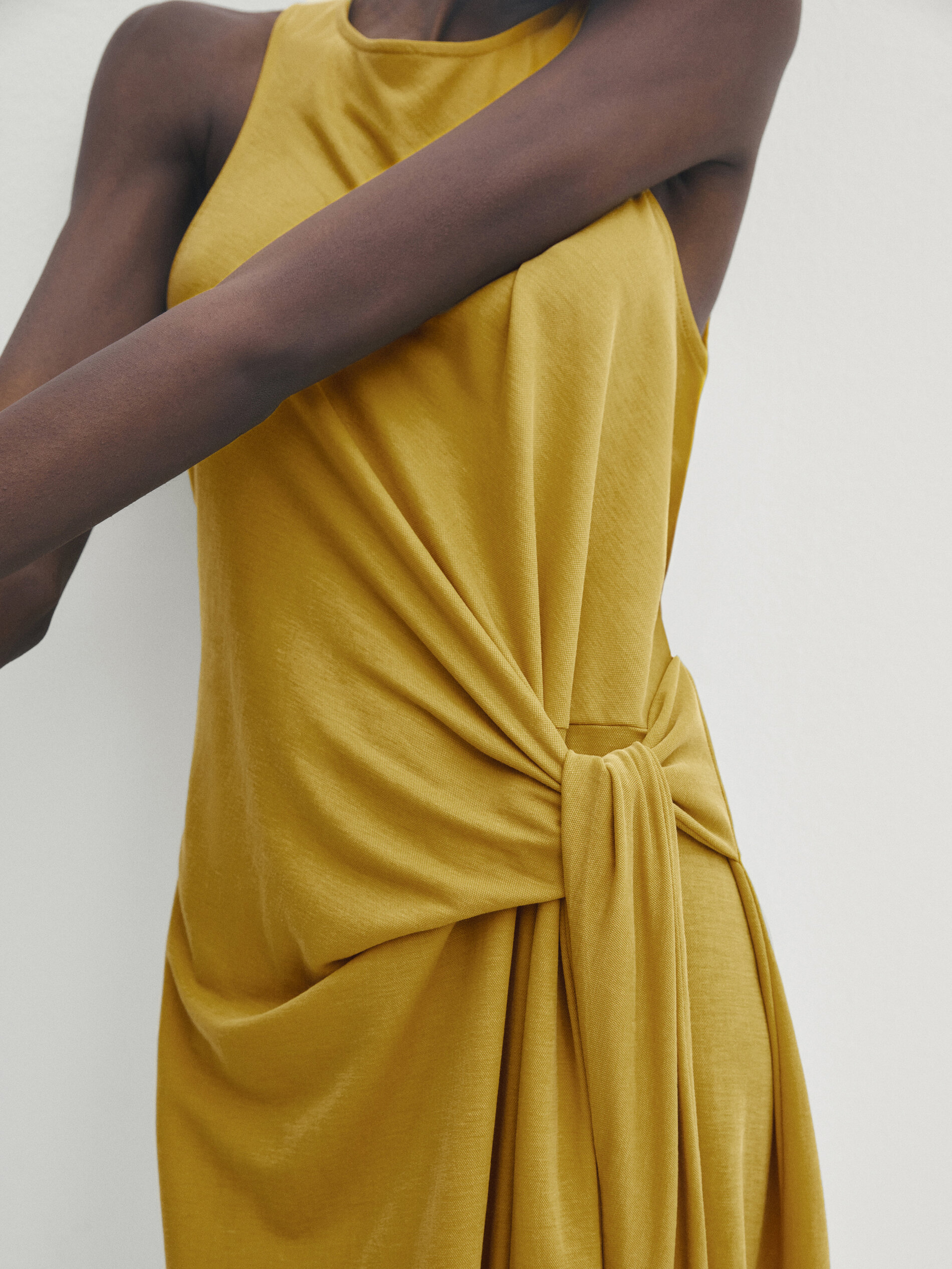 Vestido midi nude com detalhes - AMARILLO MOSTAZA