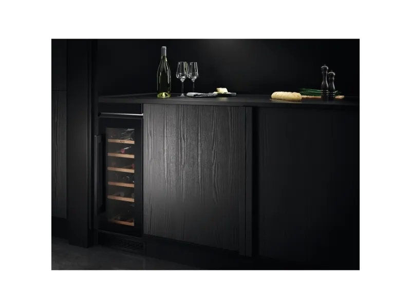 AEG 5000 AWUS020B5B - Vinkøler - til indbygning - niche - bredde: 30 cm - dybde: 55 cm - højde: 82.2 cm - 58 liter - Klasse G - sort og glas